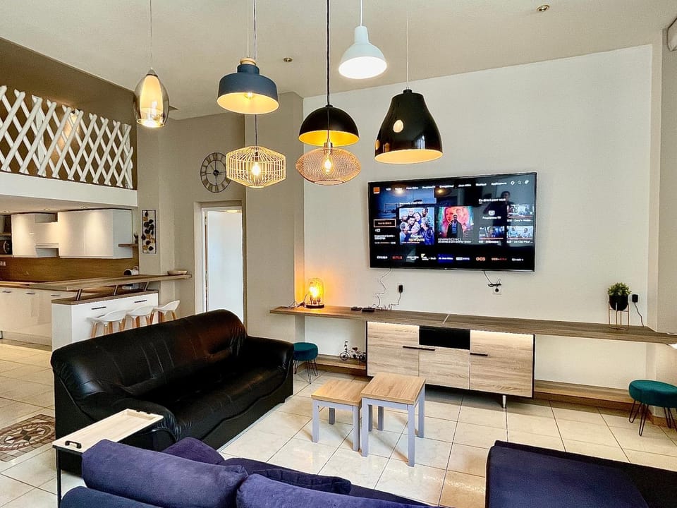 TV and multimedia, Kitchen or kitchenette, Living room