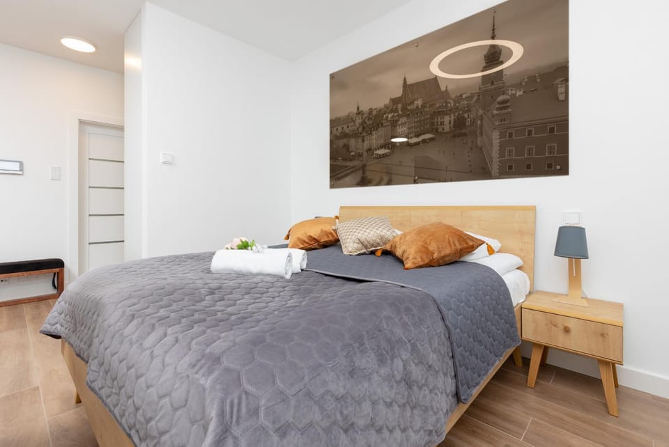 Communal lounge/ TV room, Bed, Living room