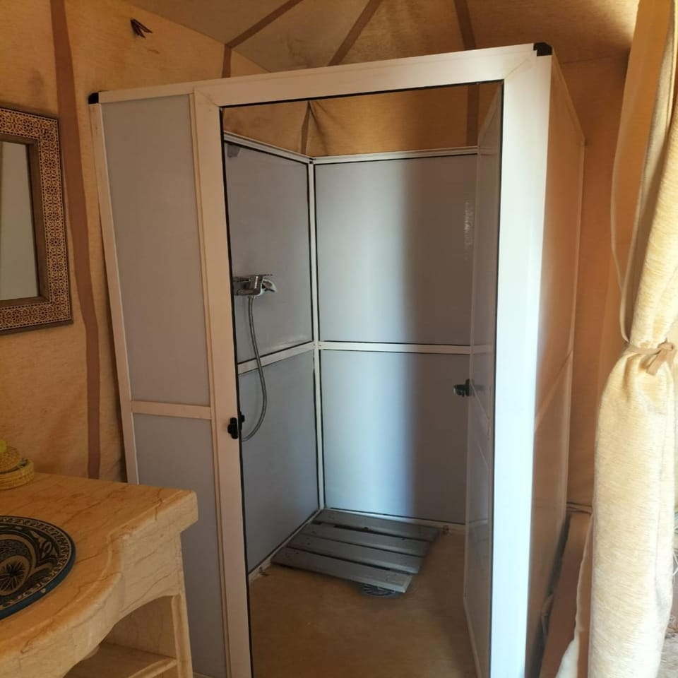 Shower, Bathroom, wardrobe