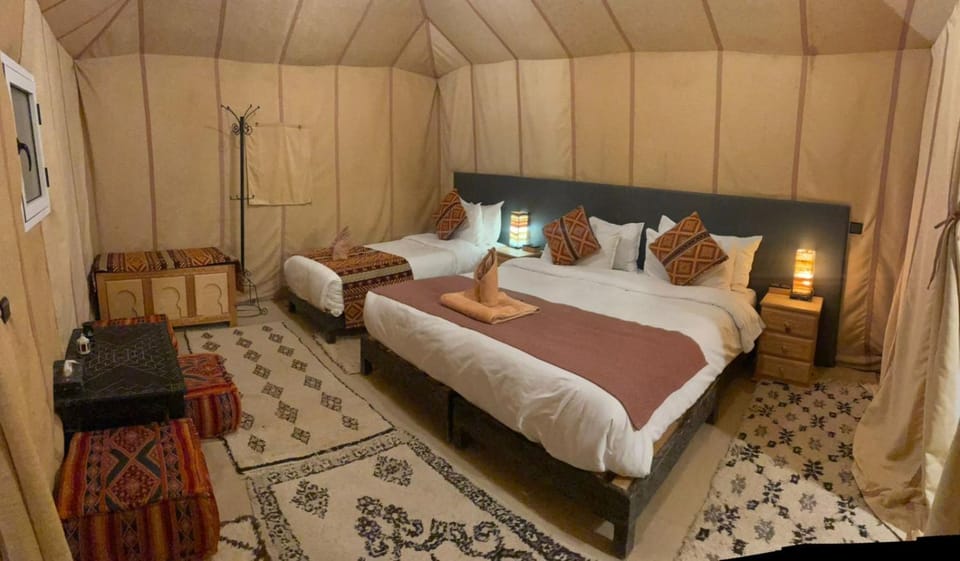Bed, TV and multimedia, Photo of the whole room, Bedroom, towels