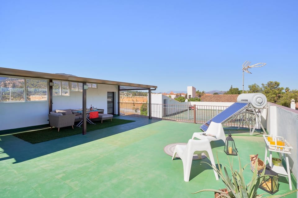 PENTHOUSE NEAR BEACH AND MALAGA TOWN also monthly hire and long term RENTAL CAR AVAILABLE House in Valle del Guadalhorce