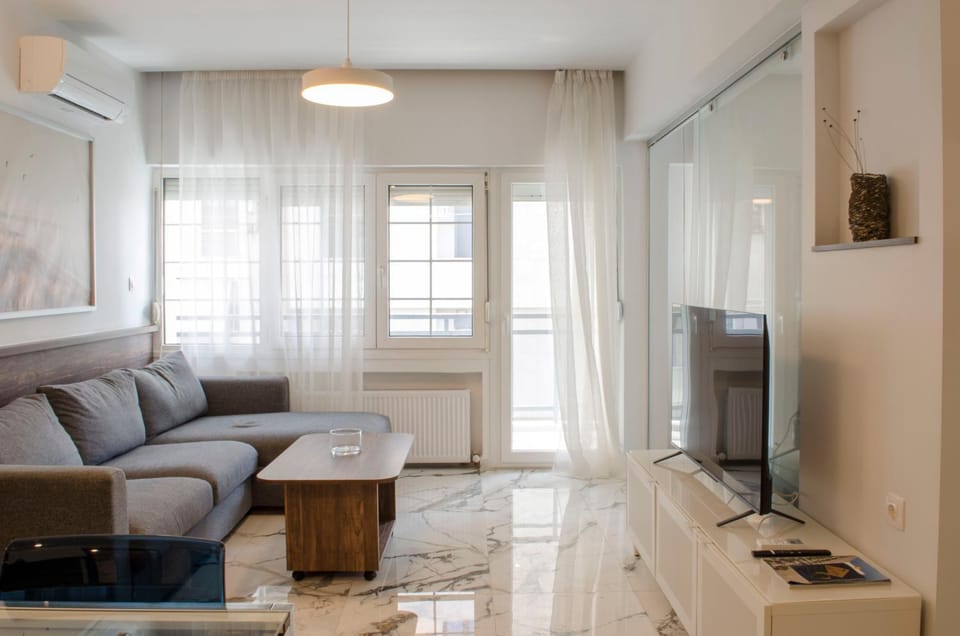 TV and multimedia, Living room, Seating area, air conditioner
