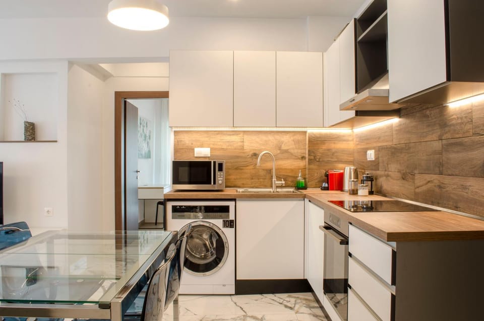 Coffee/tea facilities, Kitchen or kitchenette, Dining area, oven, pet friendly, stove, washing machine