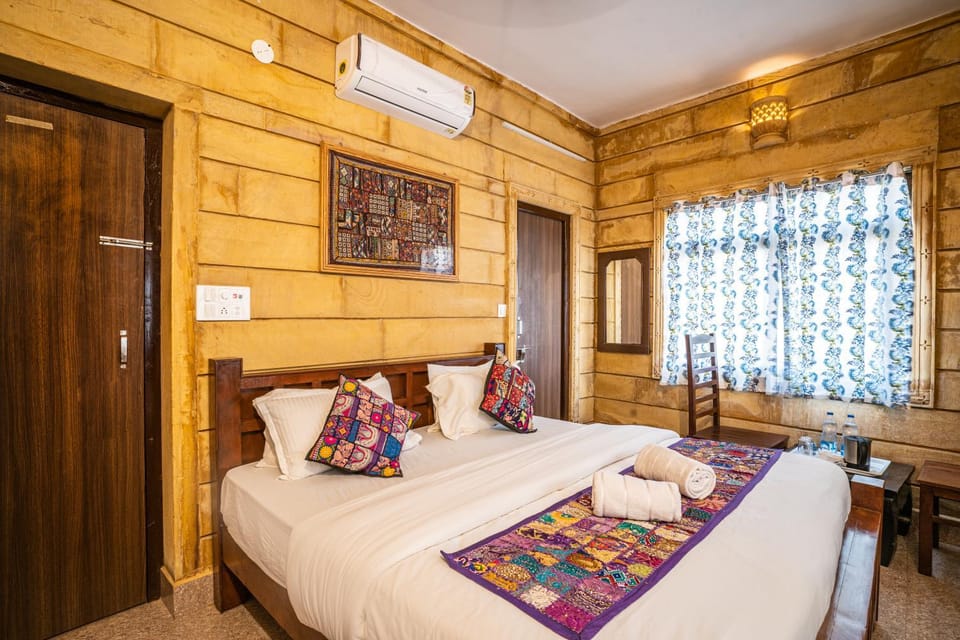 Bed, Photo of the whole room, Seating area, City view, City view, furniture, furniture, furniture, internet, internet, internet, towels, air conditioner