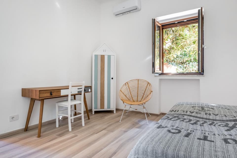 Bedroom, hair dresser