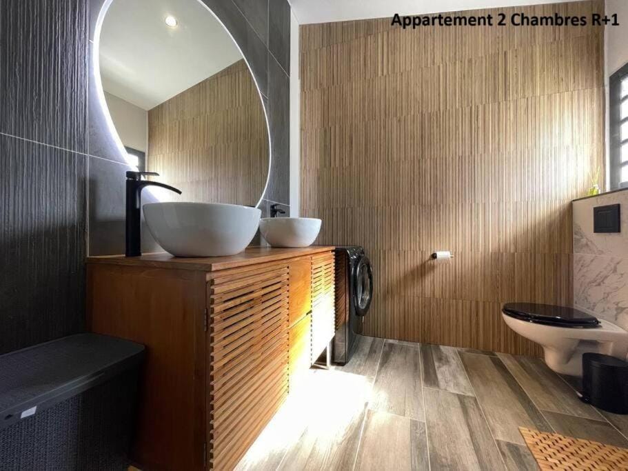 Shower, Toilet
