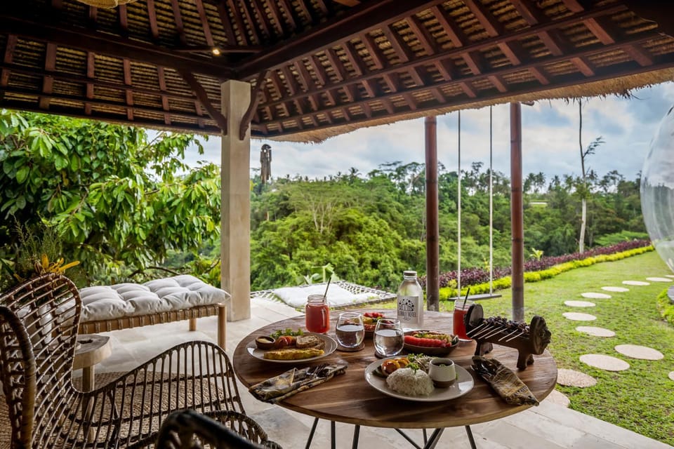 Patio, Garden, Food and drinks, Seating area, Dining area, Food, Drinks