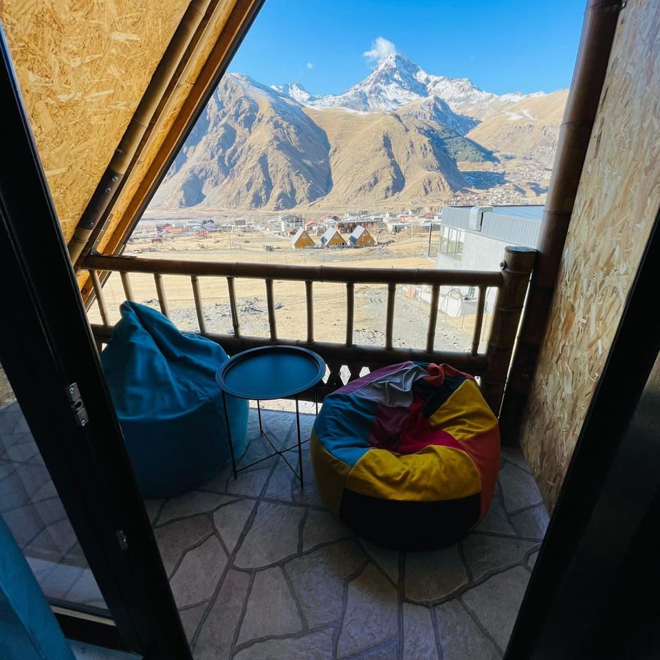 Balcony/Terrace, Seating area, Mountain view