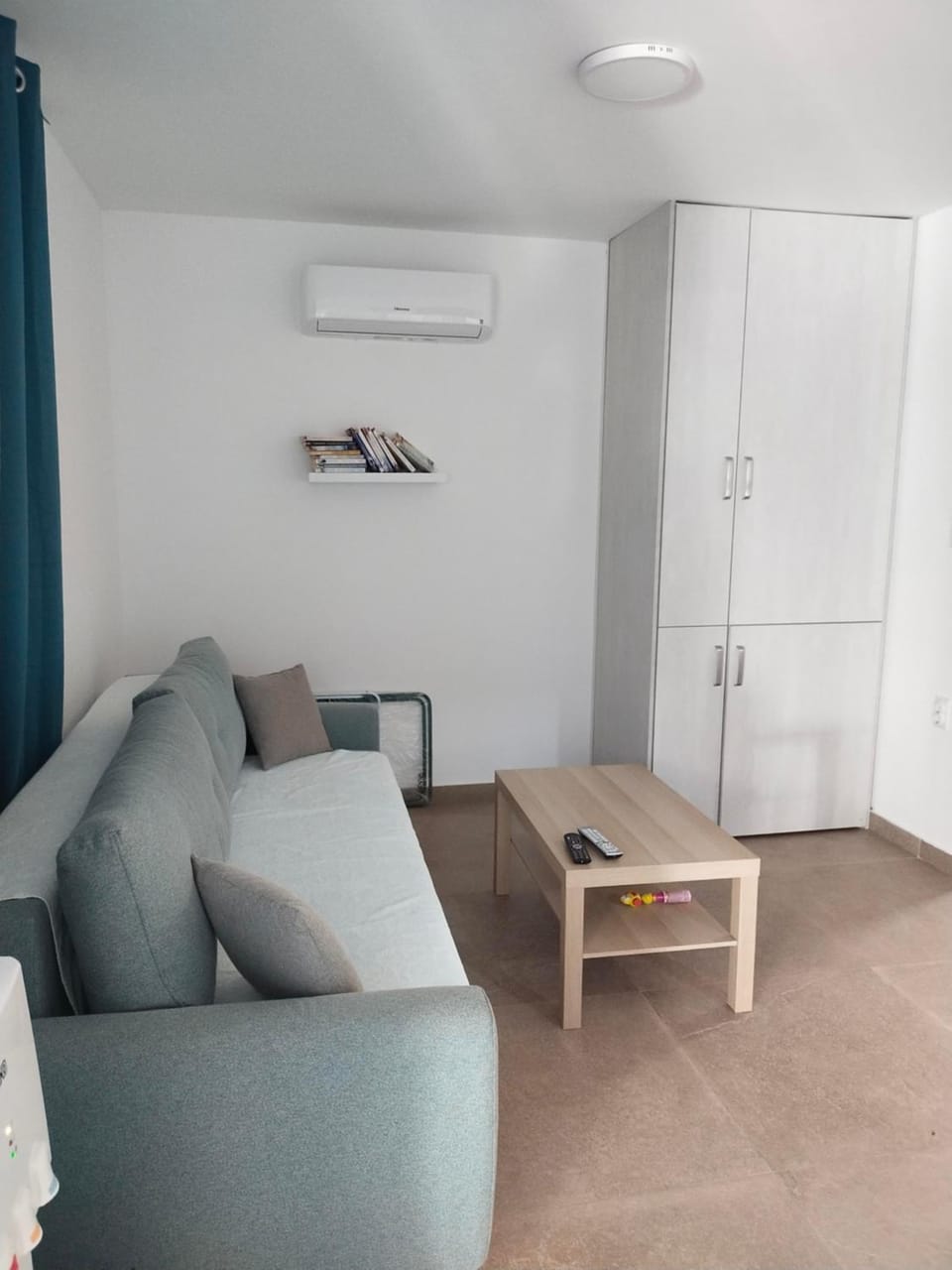 Living room, Seating area, air conditioner