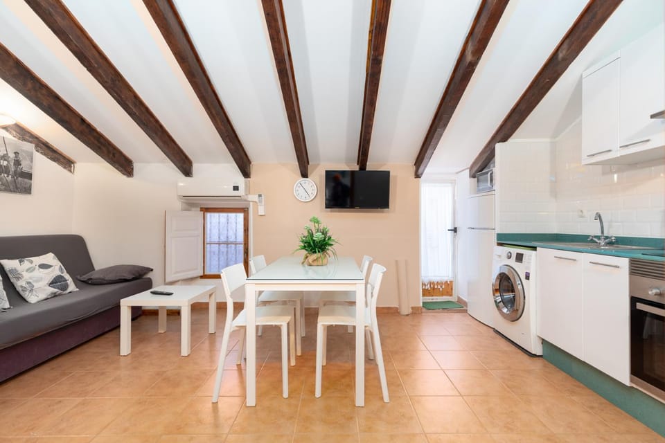 TV and multimedia, Living room, Seating area, Dining area, minibar, pet friendly, washing machine, air conditioner