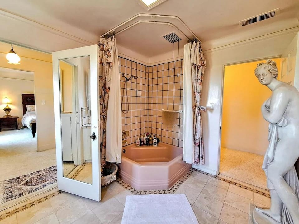 Fairy Hill Sanctuary Villa in Los Gatos