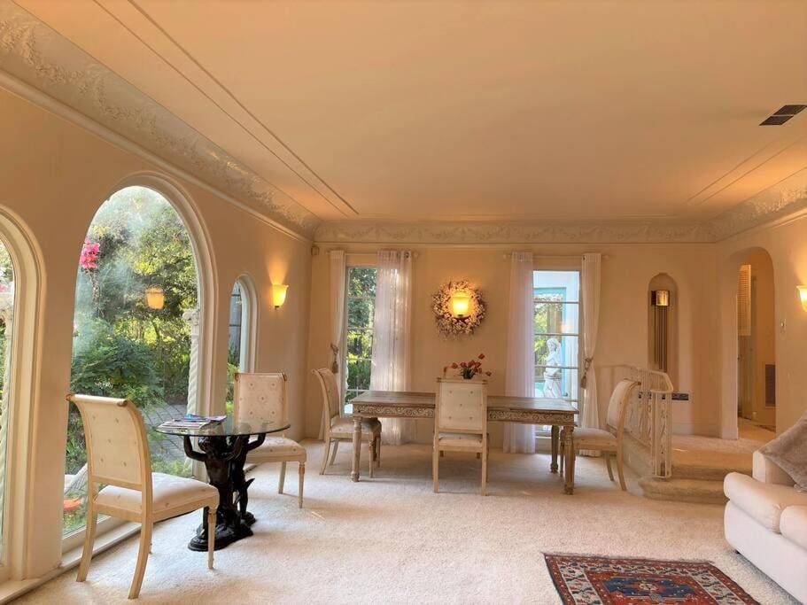 Living room, Seating area, Dining area