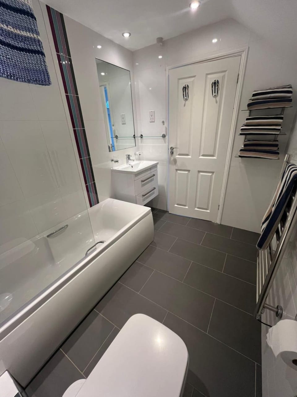 Shower, Toilet, Bathroom, Bath, towels