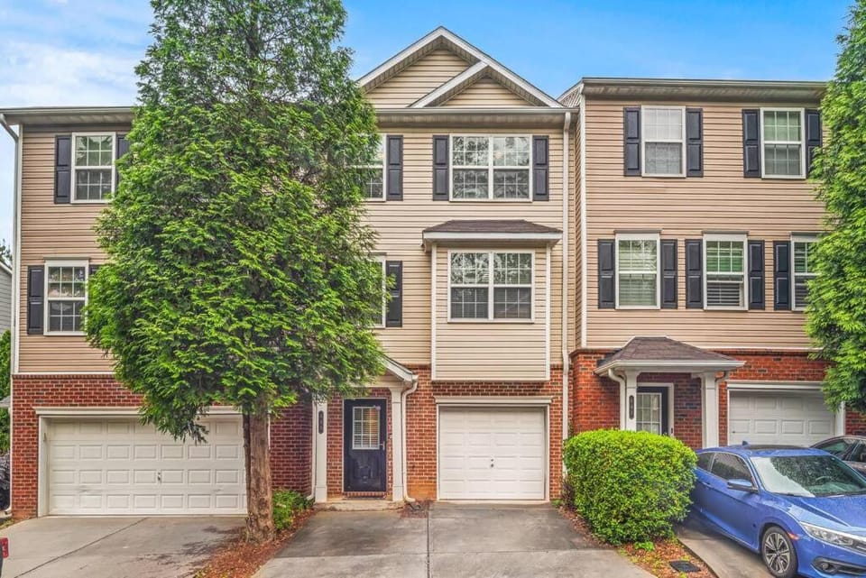 Charming MultiLevel 4 bedroom Townhouse Apartment in Atlanta