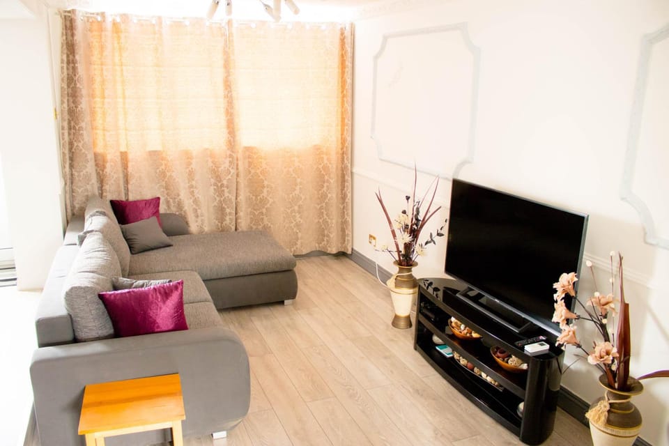 Communal lounge/ TV room, TV and multimedia, Living room