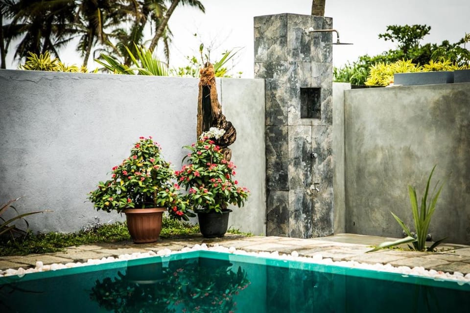 Shower, Swimming pool
