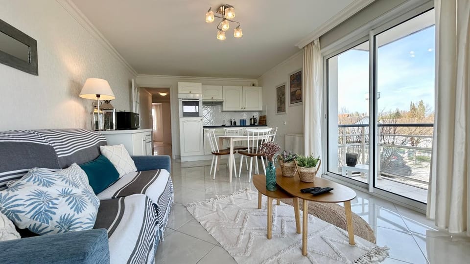 Balcony/Terrace, Seating area, Dining area, stove