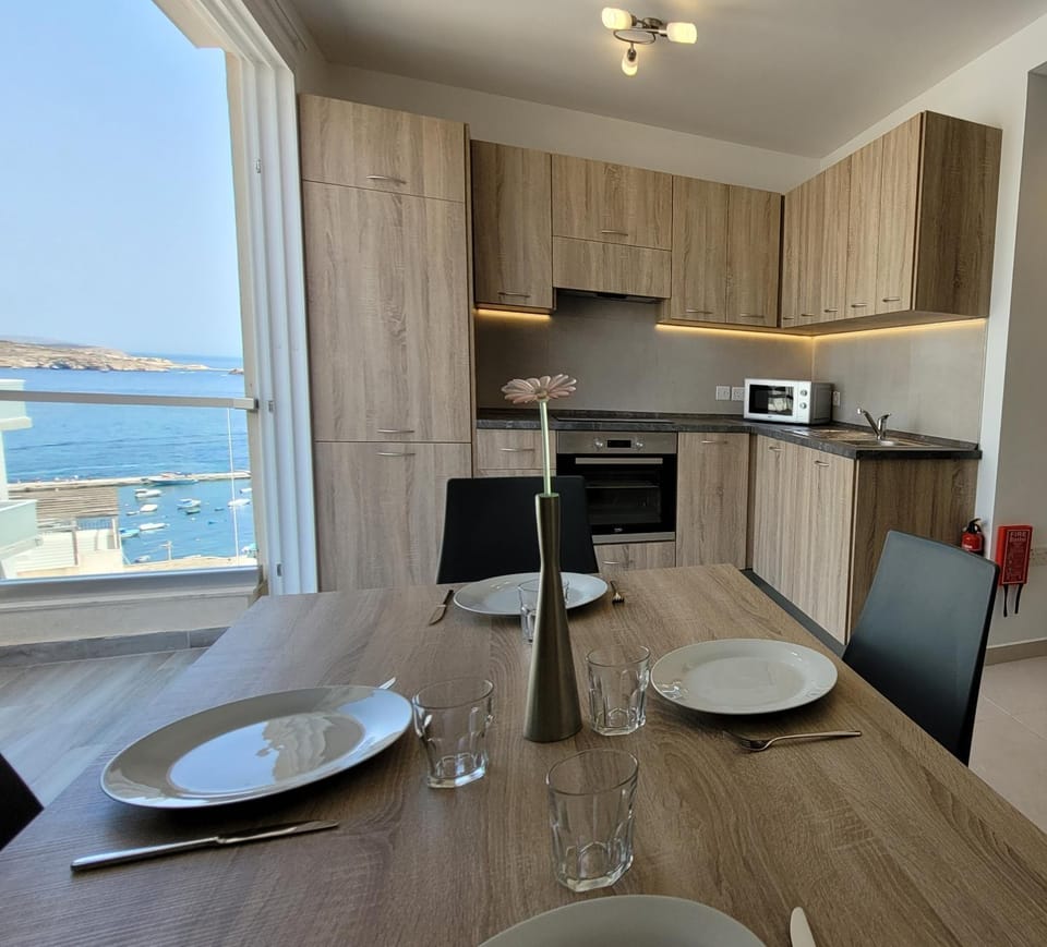 Natural landscape, Kitchen or kitchenette, Dining area