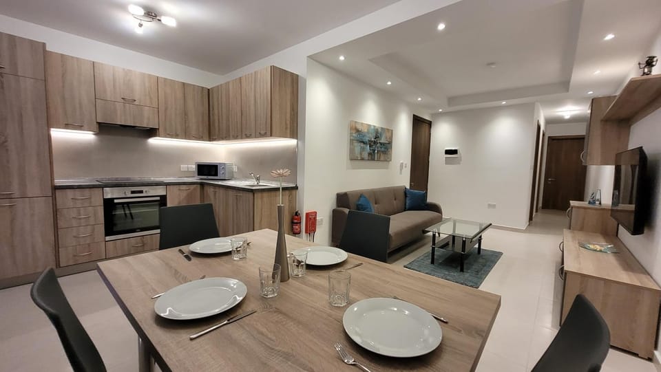 Kitchen or kitchenette, Seating area, Dining area