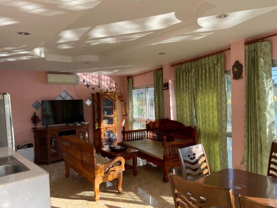 Cozy Home With Lake View at Kathu PHUKET 3 BR Villa in Kathu