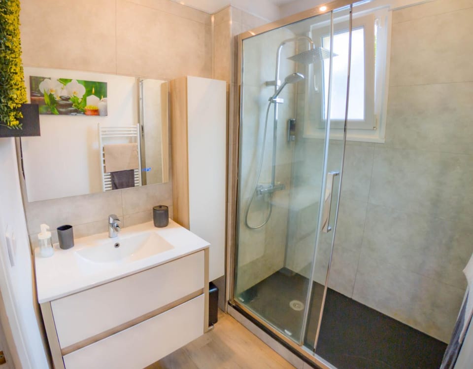 Shower, Bathroom