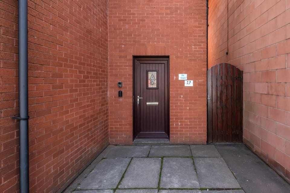 Facade/entrance, Day