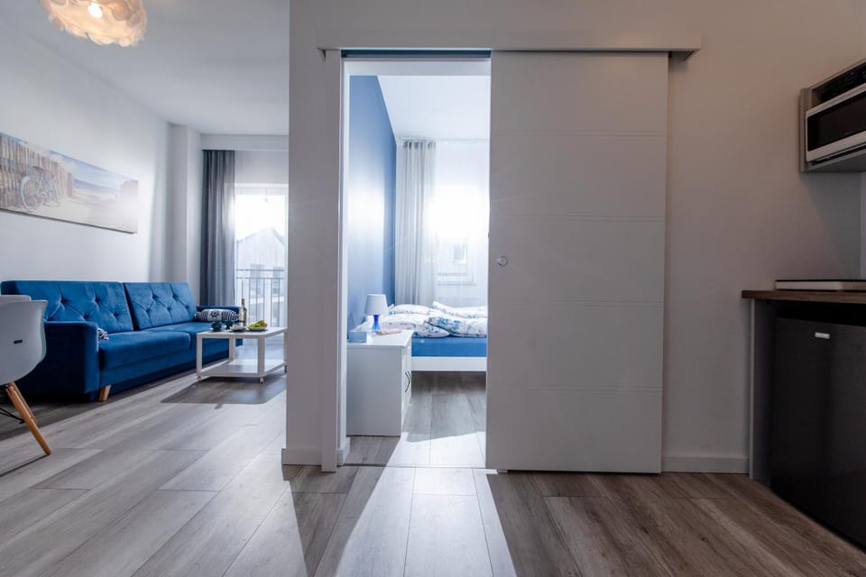 Bed, TV and multimedia, Kitchen or kitchenette, Living room, Photo of the whole room, Seating area, Bedroom