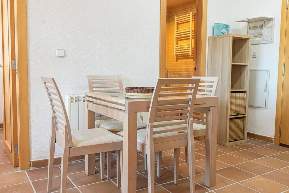 Holidays, Arttyfal, 2 Dormitorios para 4 personas, parking y wi-fi Apartment in Sierra Nevada