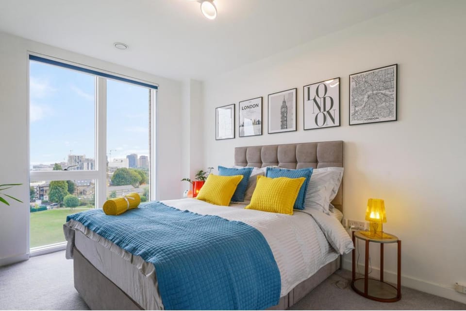 Skyline View 1 Bed Apartment Sleeps 2 - Balcony Apartment in London