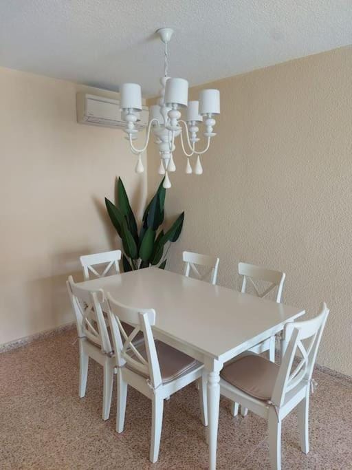 Sunny, spacious 3 bedroom apartment with seaview - L1 Red line stop PARADIS 2 min walk from rental Apartment in Villajoyosa