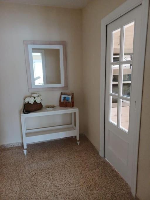 Sunny, spacious 3 bedroom apartment with seaview - L1 Red line stop PARADIS 2 min walk from rental Apartment in Villajoyosa