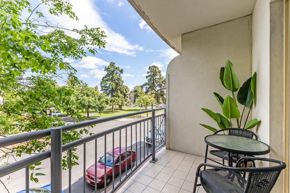 Hurtle Views Apartment in Adelaide