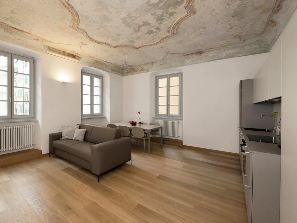 View (from property/room), Living room, Decorative detail, Dining area