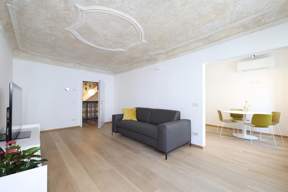 TV and multimedia, Living room, Decorative detail, Dining area