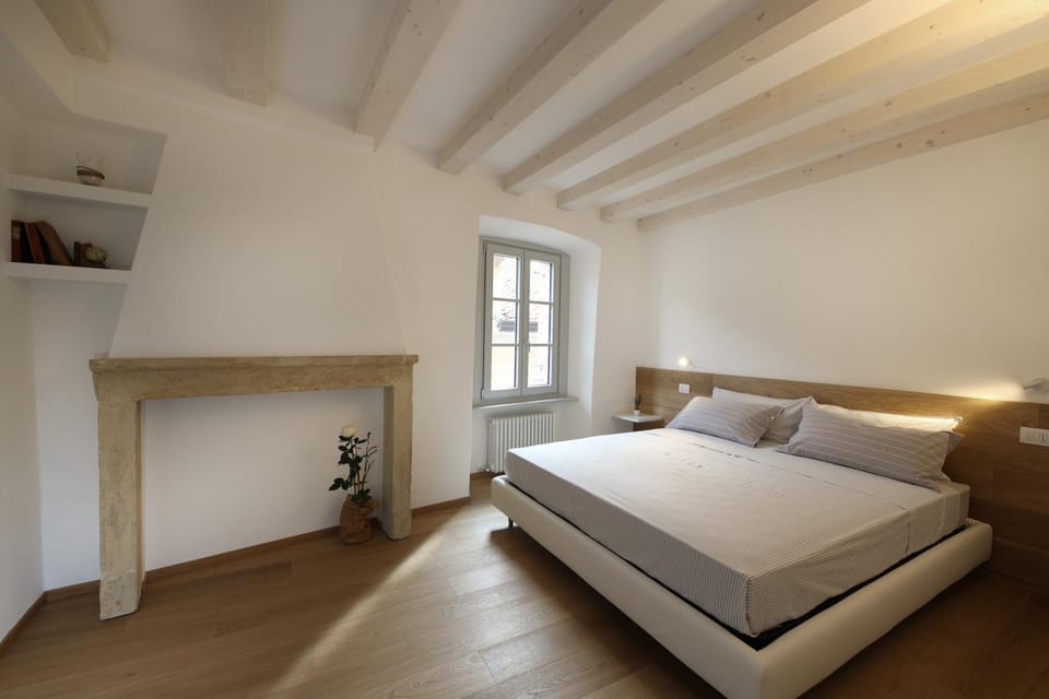 Bed, Bedroom, flat iron