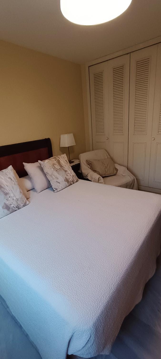 Photo of the whole room, Bedroom, wardrobe