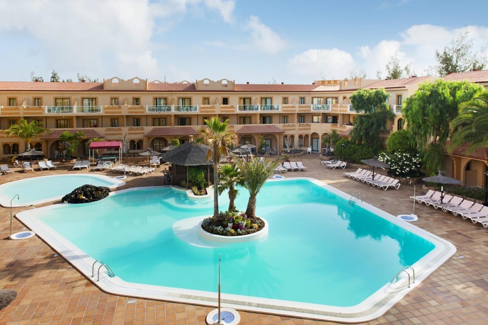 Property building, Pool view, Swimming pool