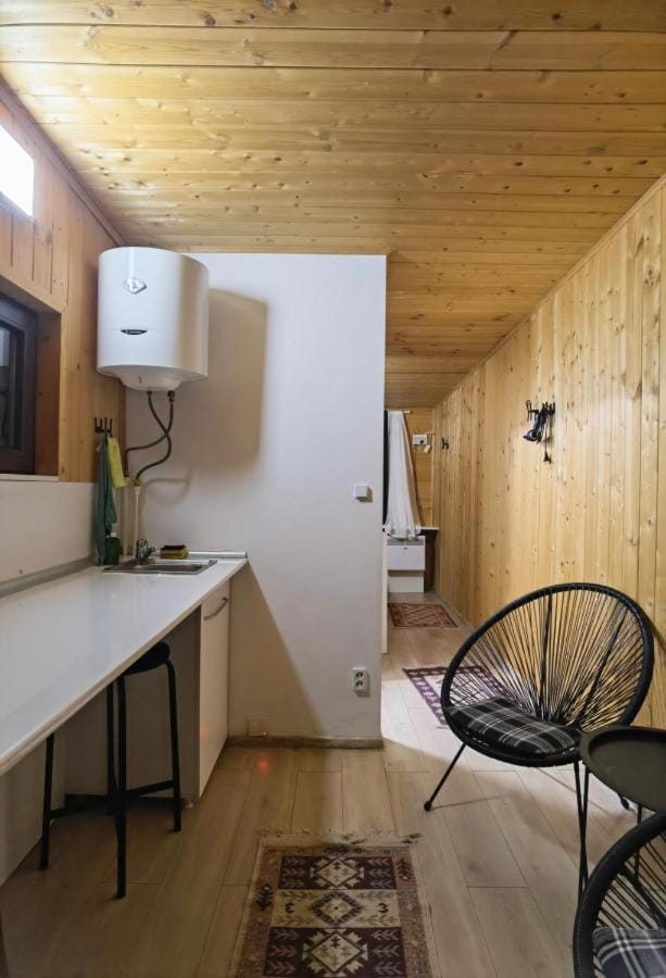 Kitchen or kitchenette, Living room