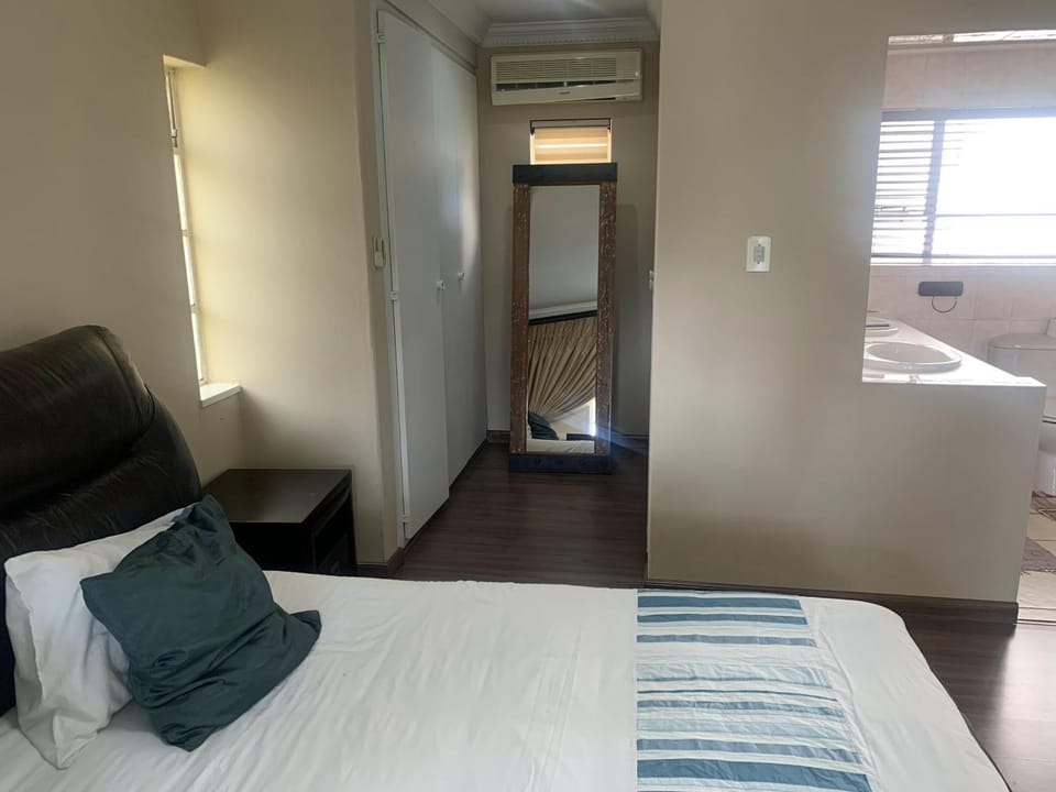 Bed, Bedroom, wardrobe, air conditioner