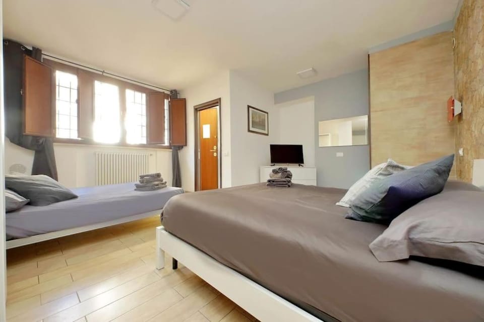 Bed, TV and multimedia, Photo of the whole room, Bedroom, air conditioner