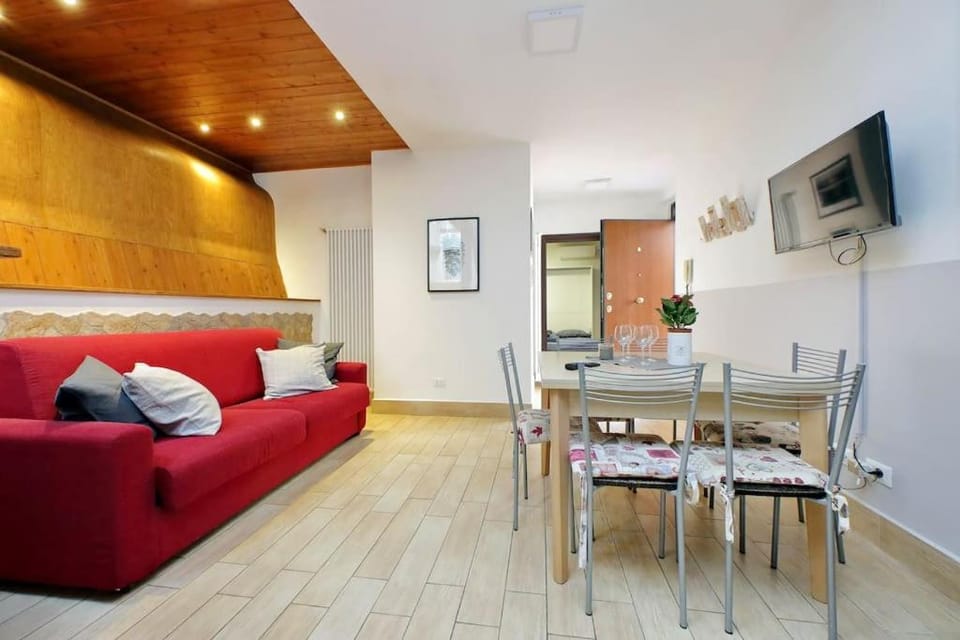 Communal lounge/ TV room, TV and multimedia, Kitchen or kitchenette, Living room, Seating area, Dining area, Evening entertainment