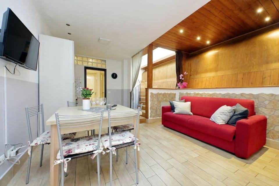 Communal lounge/ TV room, TV and multimedia, Kitchen or kitchenette, Living room, Dining area, Evening entertainment