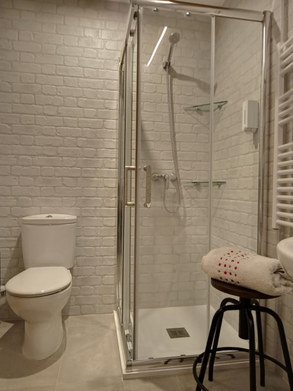 Shower, Toilet, Bathroom, towels