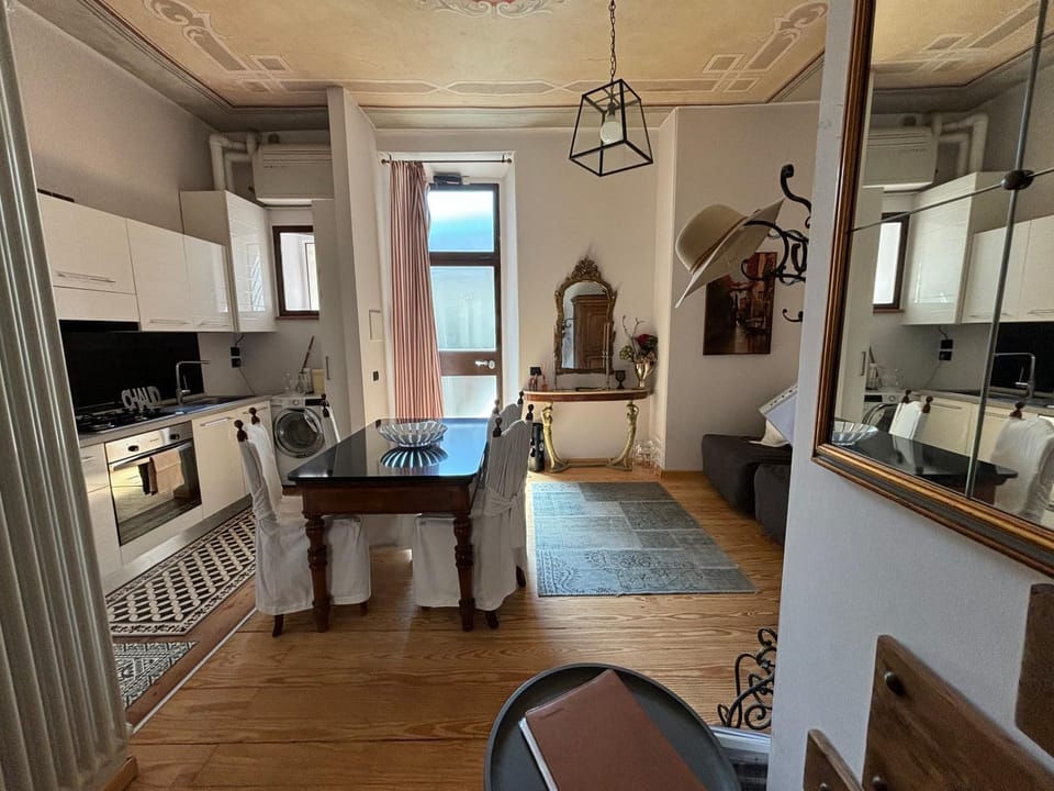 Kitchen or kitchenette, Dining area, stove, washing machine