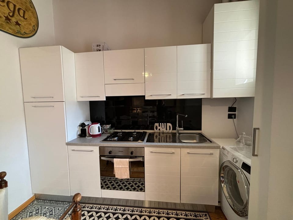 Kitchen or kitchenette, oven