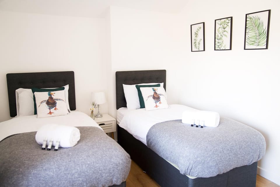 Bed, TV and multimedia, Bedroom, towels, wardrobe