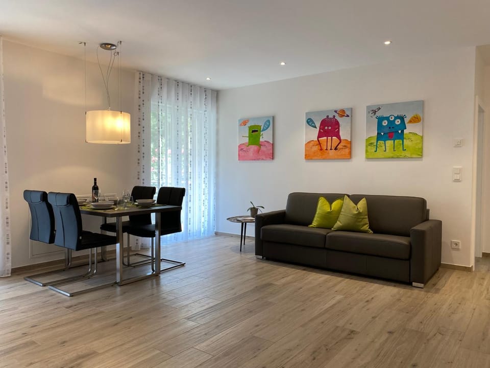 Living room, Dining area