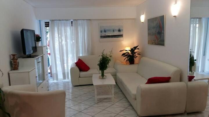 Flor de Mayo,Apt in Alimos near the sea Apartment in Alimos