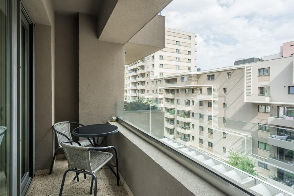 Property building, Patio, Day, Balcony/Terrace, Living room, Seating area