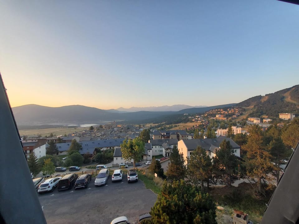 Balcony/Terrace, City view, Mountain view